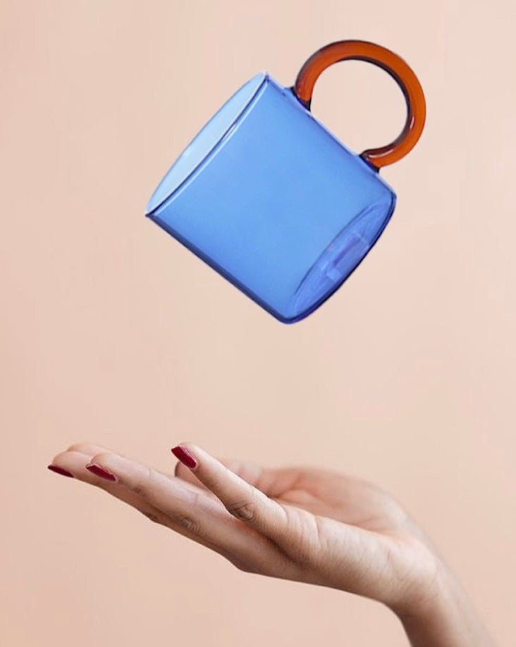 Tasses Aube — duo en verre ambré et bleu