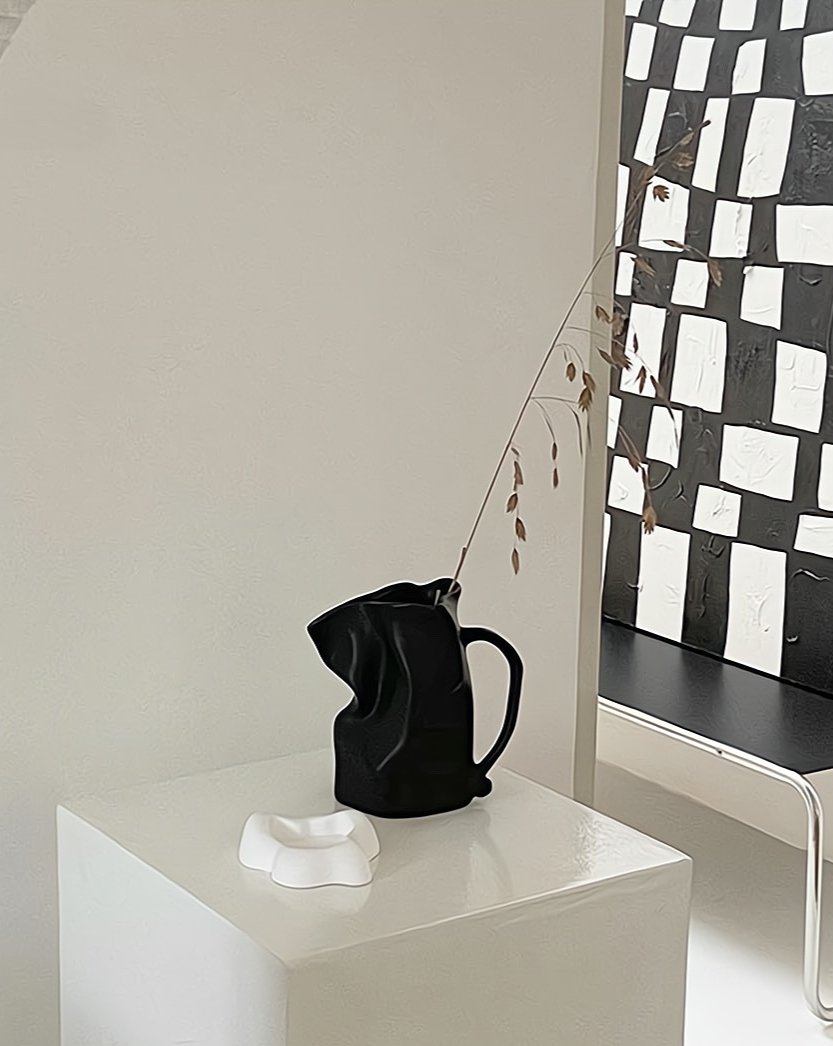 Vase Pli — céramique froissée faite main